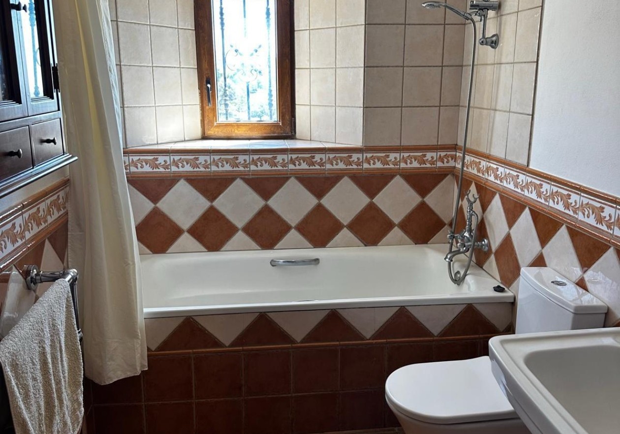 Finca rústica de estilo canario con piscina en Arona