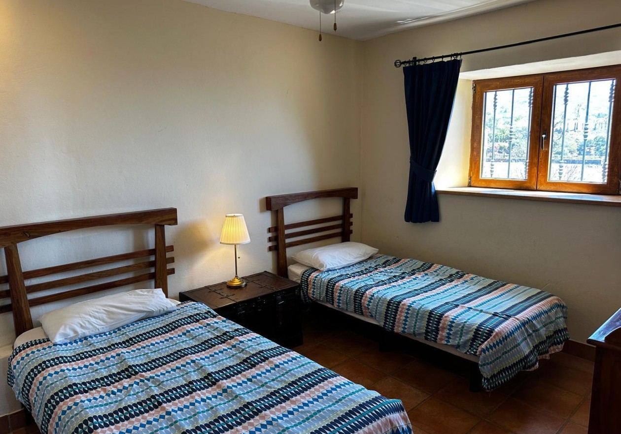 Finca rústica de estilo canario con piscina en Arona