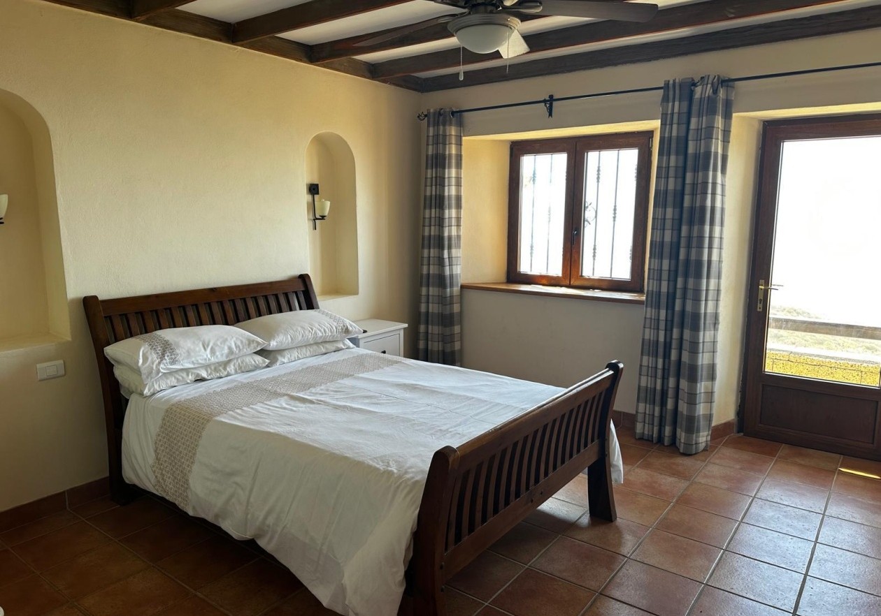 Finca rústica de estilo canario con piscina en Arona