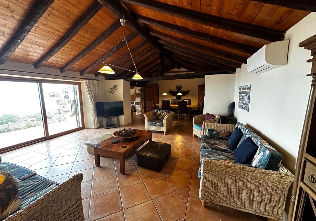 Finca rústica de estilo canario con piscina en Arona