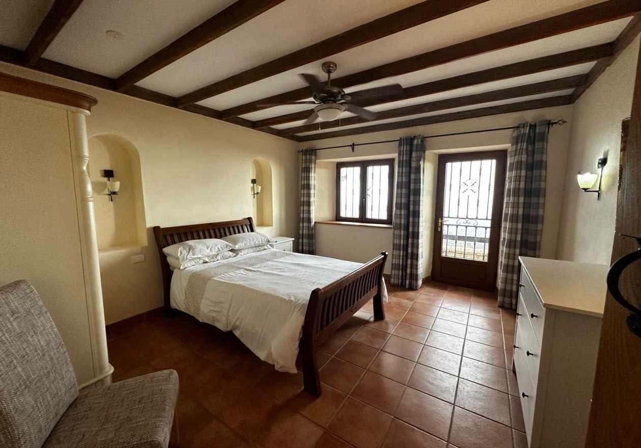 Finca rústica de estilo canario con piscina en Arona