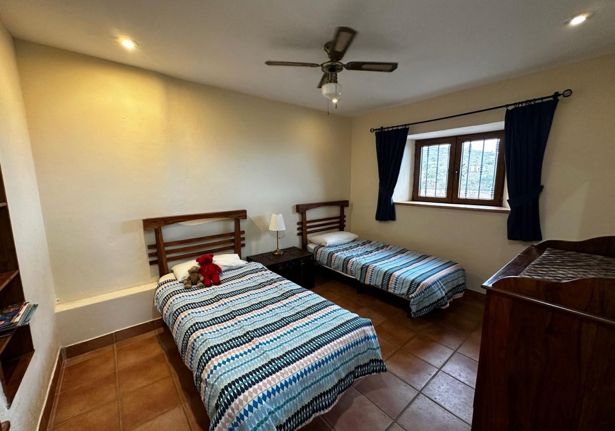 Finca rústica de estilo canario con piscina en Arona