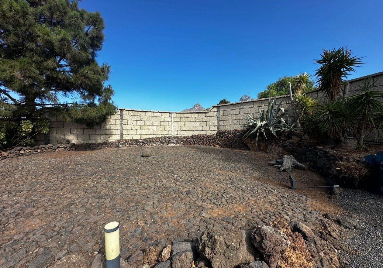 Finca rústica de estilo canario con piscina en Arona