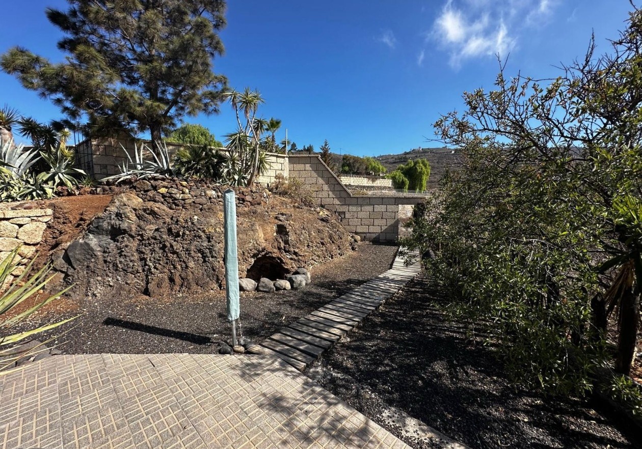 Finca rústica de estilo canario con piscina en Arona