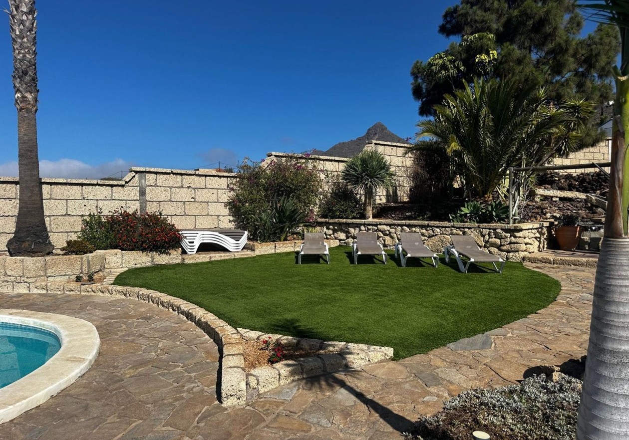 Finca rústica de estilo canario con piscina en Arona