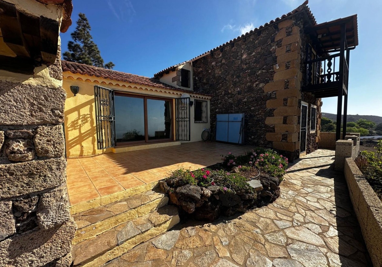 Finca rústica de estilo canario con piscina en Arona