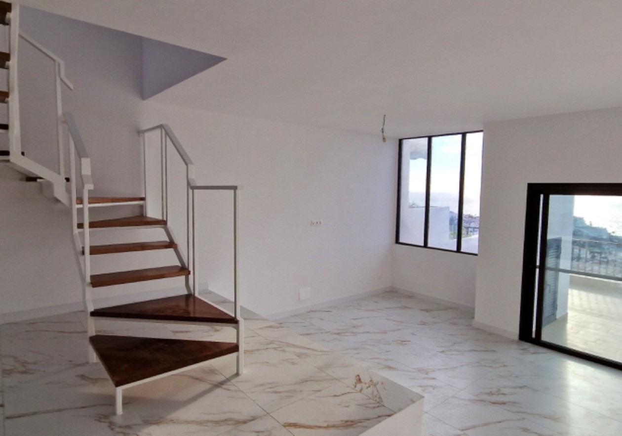 Dúplex con terraza y vistas al mar en Los Gigantes