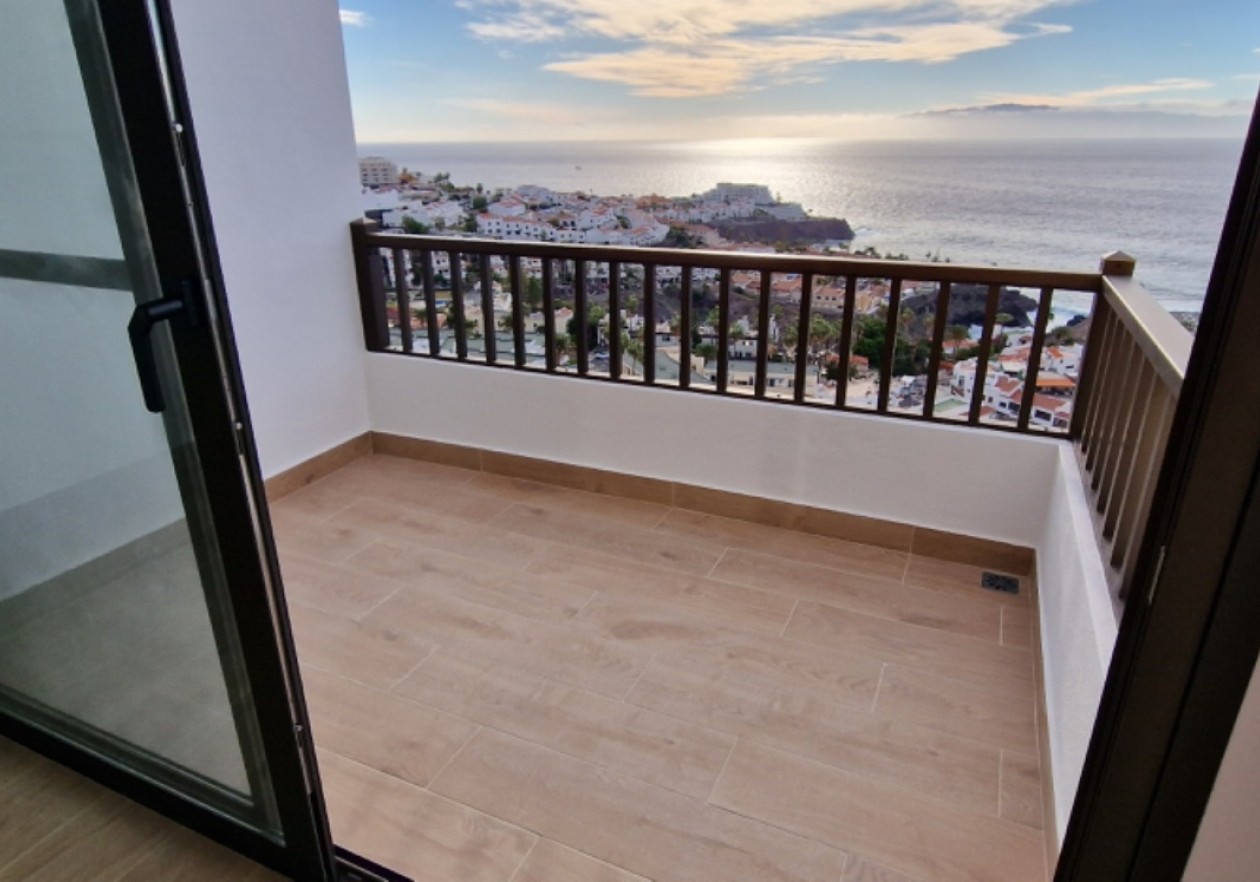 Dúplex con terraza y vistas al mar en Los Gigantes