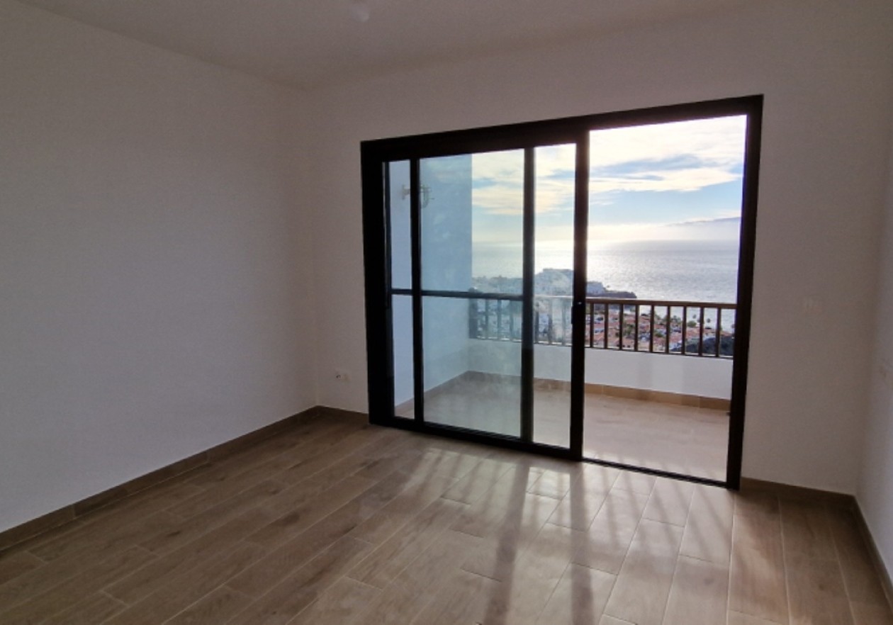Dúplex con terraza y vistas al mar en Los Gigantes