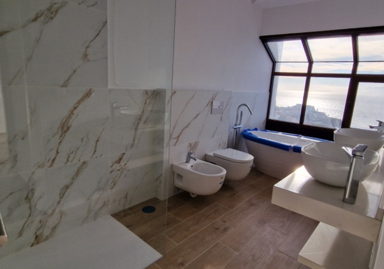 Dúplex con terraza y vistas al mar en Los Gigantes