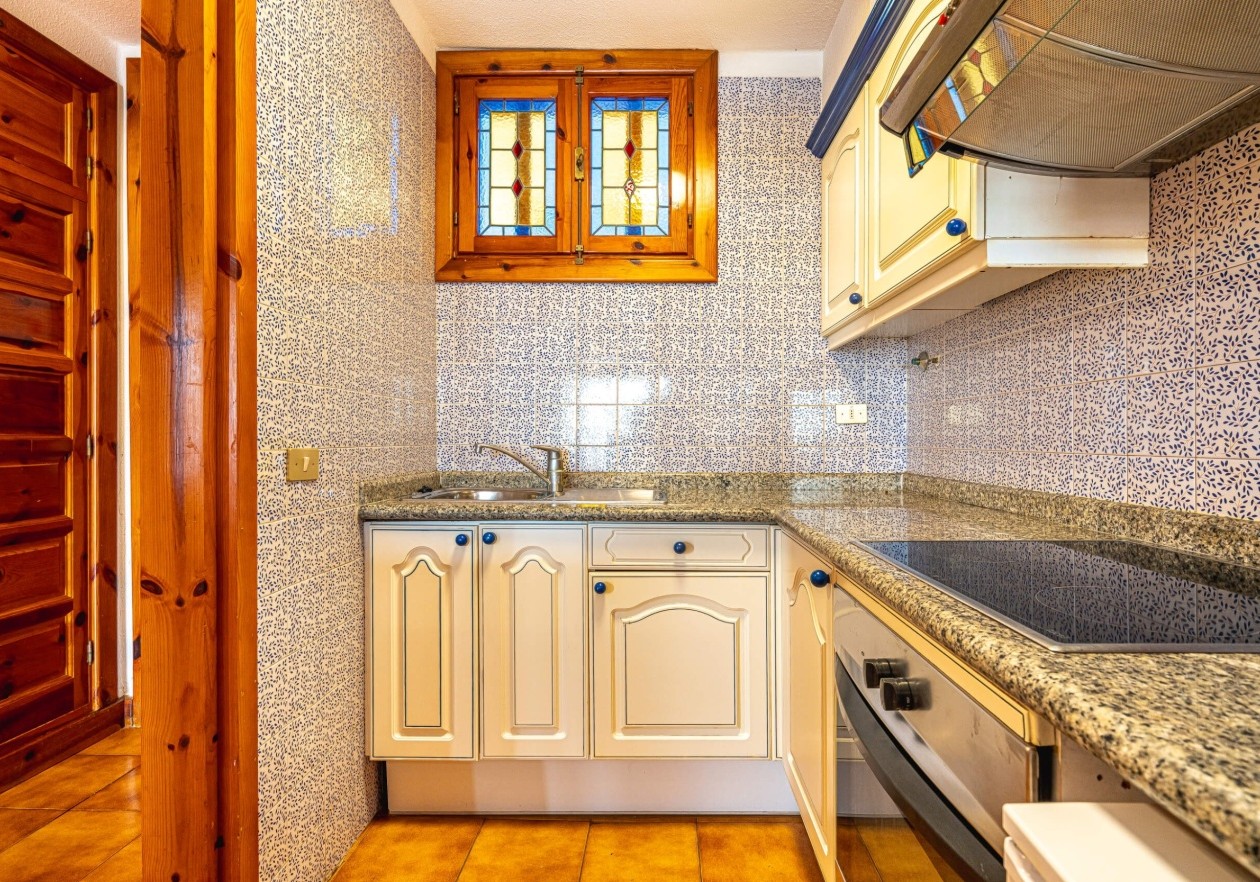 Encantador apartamento en esquina con amplia terraza en Parque Santiago 3