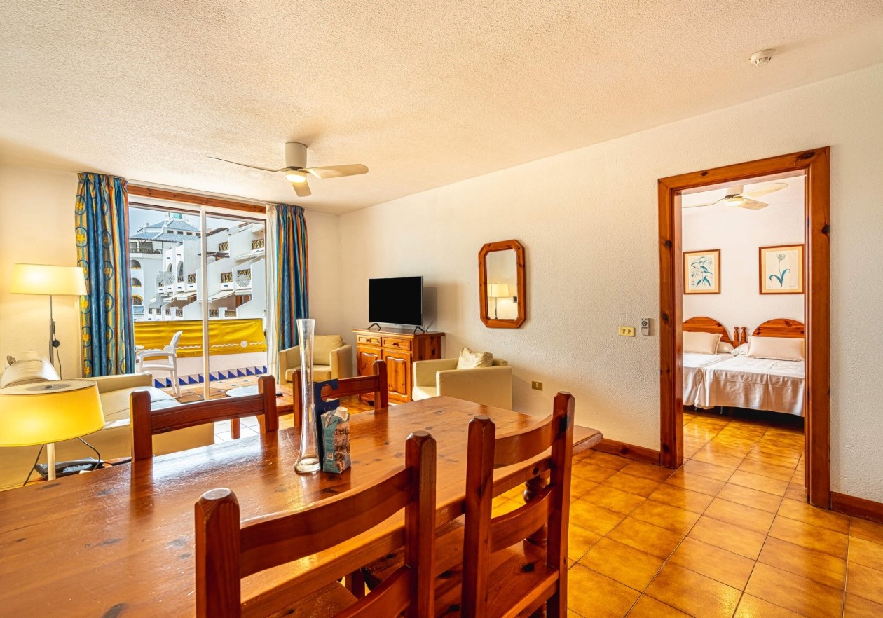Encantador apartamento en esquina con amplia terraza en Parque Santiago 3