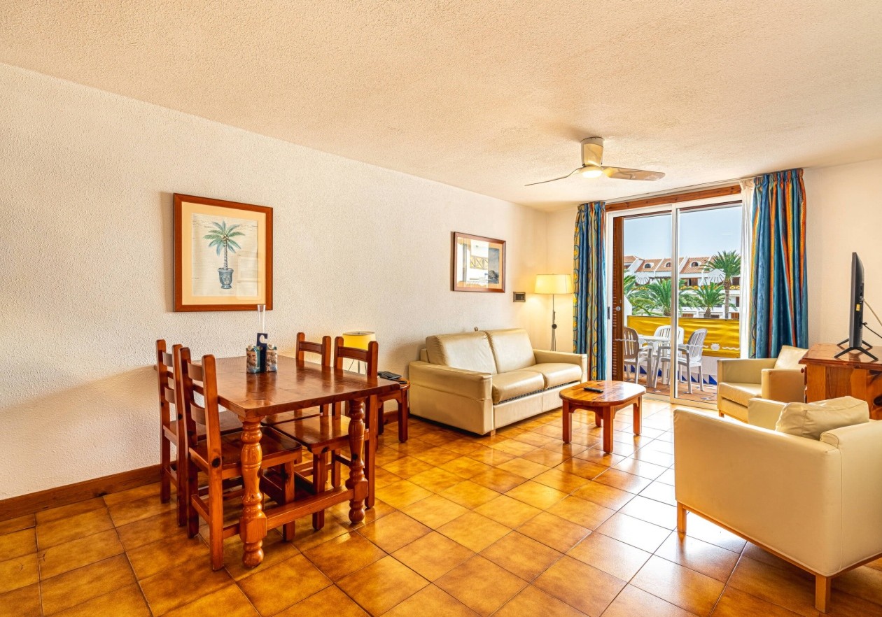 Encantador apartamento en esquina con amplia terraza en Parque Santiago 3