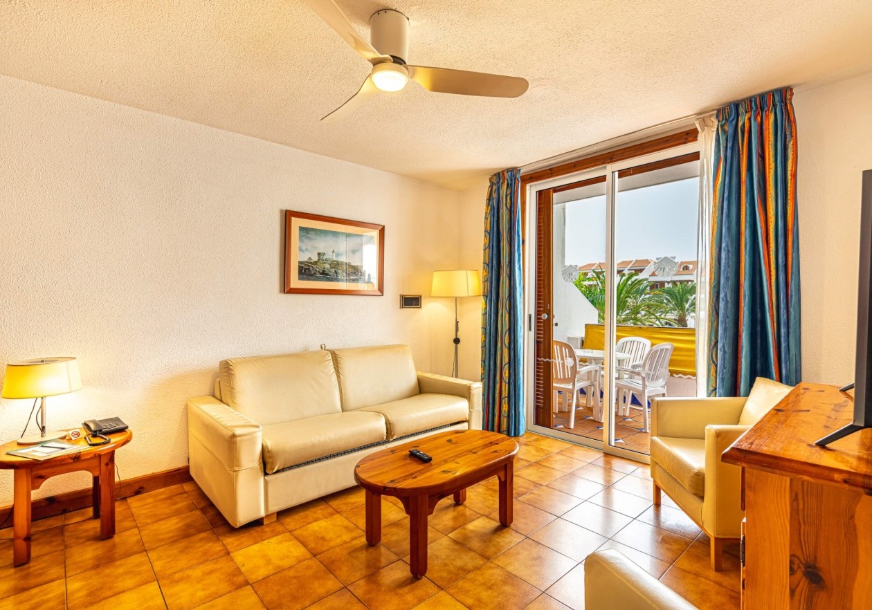 Encantador apartamento en esquina con amplia terraza en Parque Santiago 3
