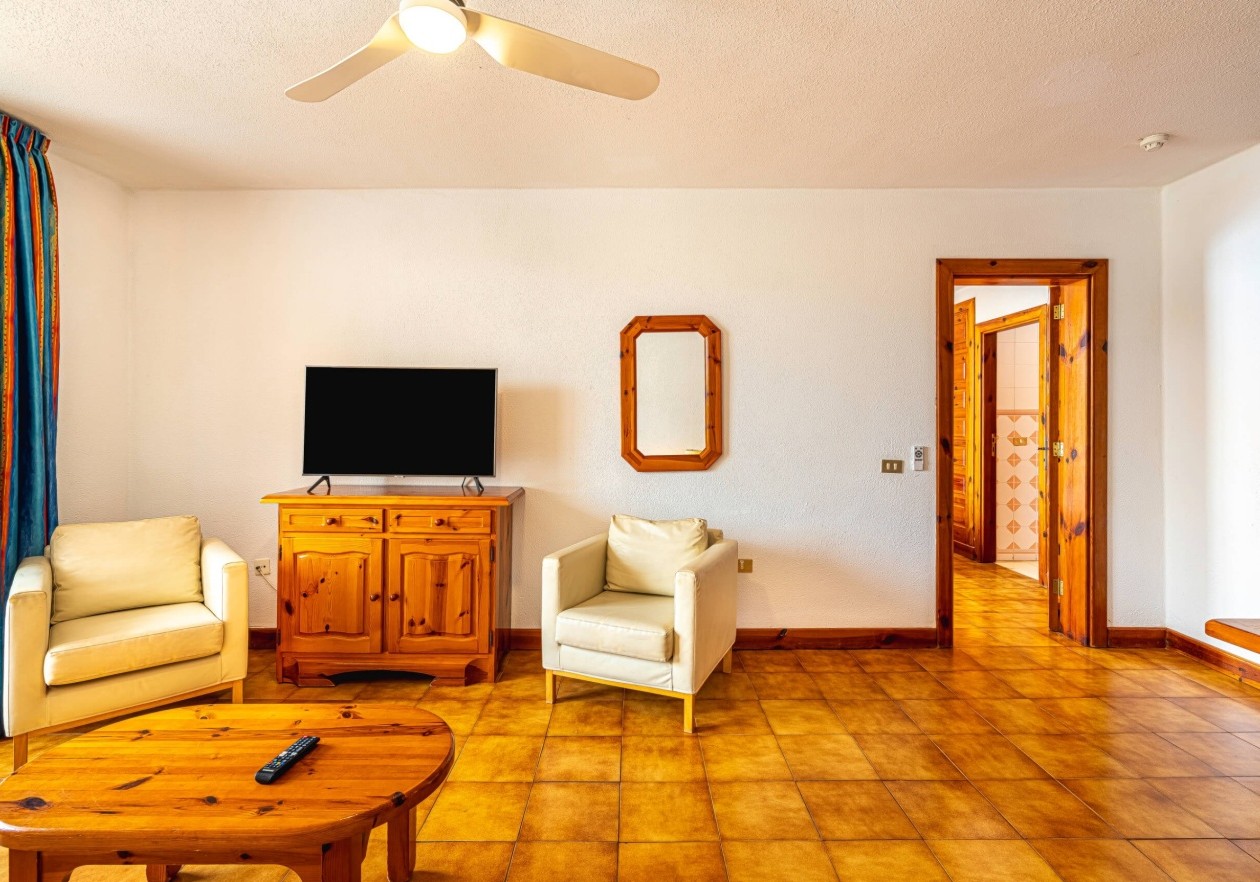 Encantador apartamento en esquina con amplia terraza en Parque Santiago 3