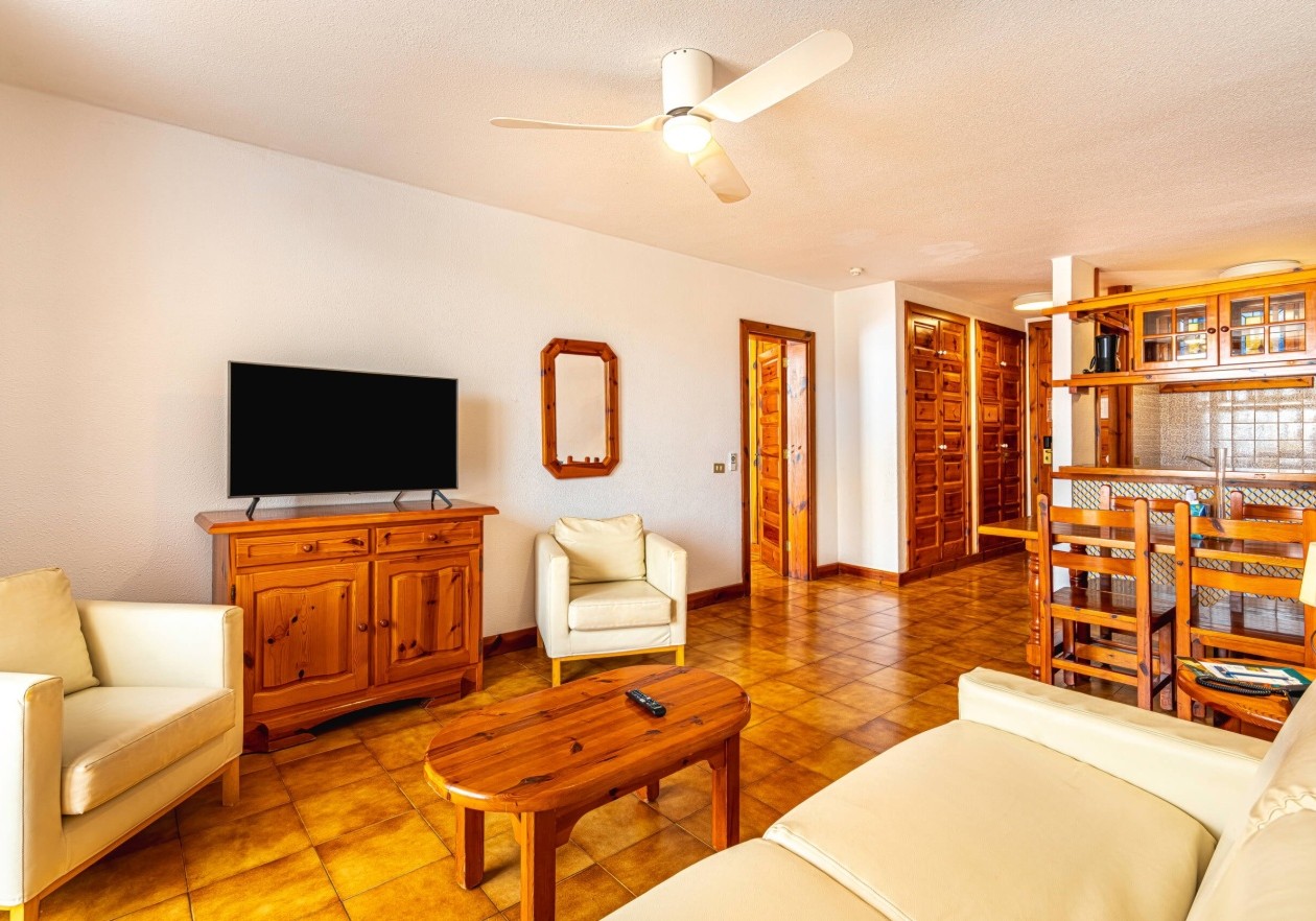 Encantador apartamento en esquina con amplia terraza en Parque Santiago 3