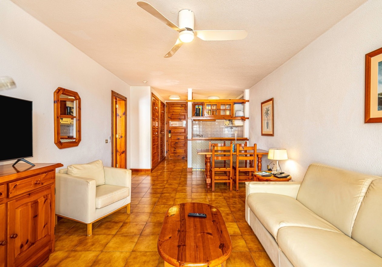 Encantador apartamento en esquina con amplia terraza en Parque Santiago 3