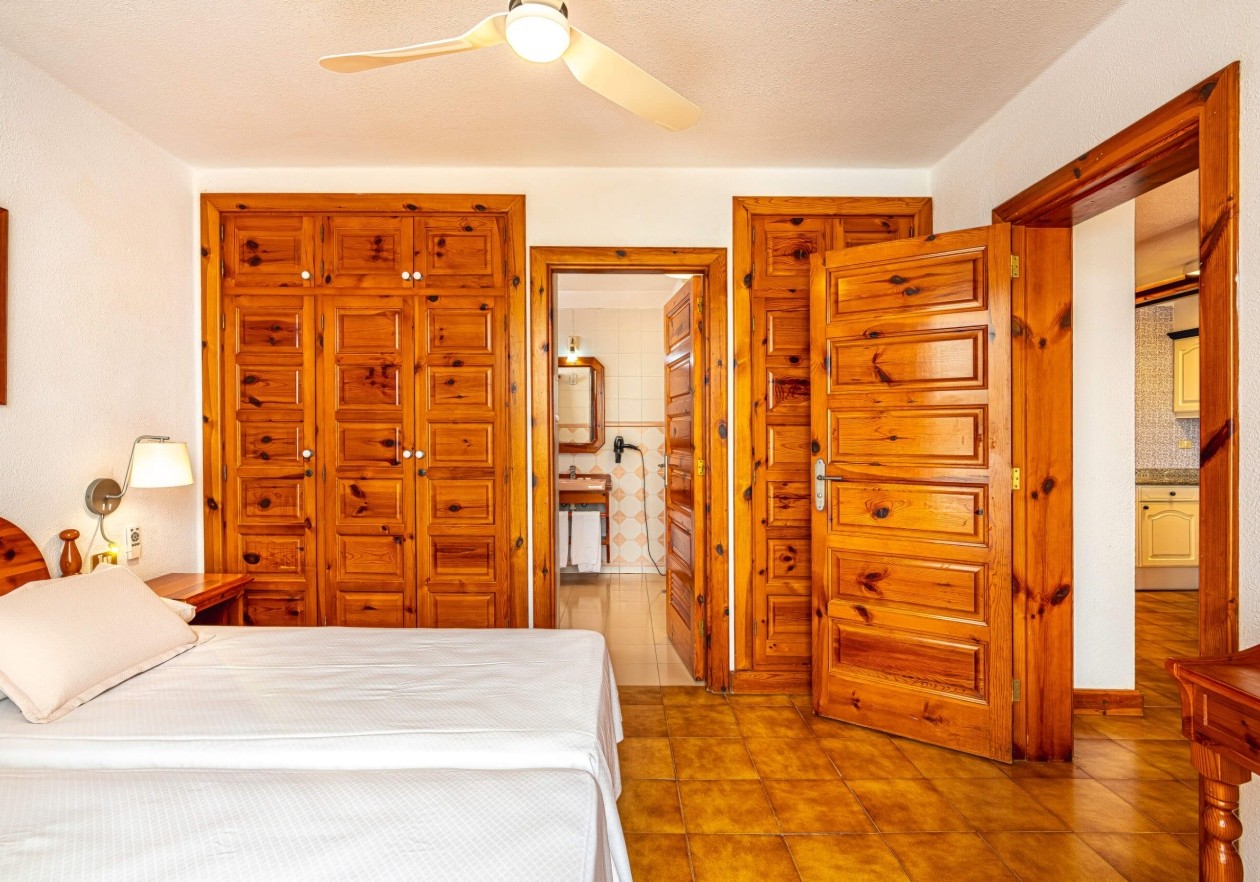 Encantador apartamento en esquina con amplia terraza en Parque Santiago 3