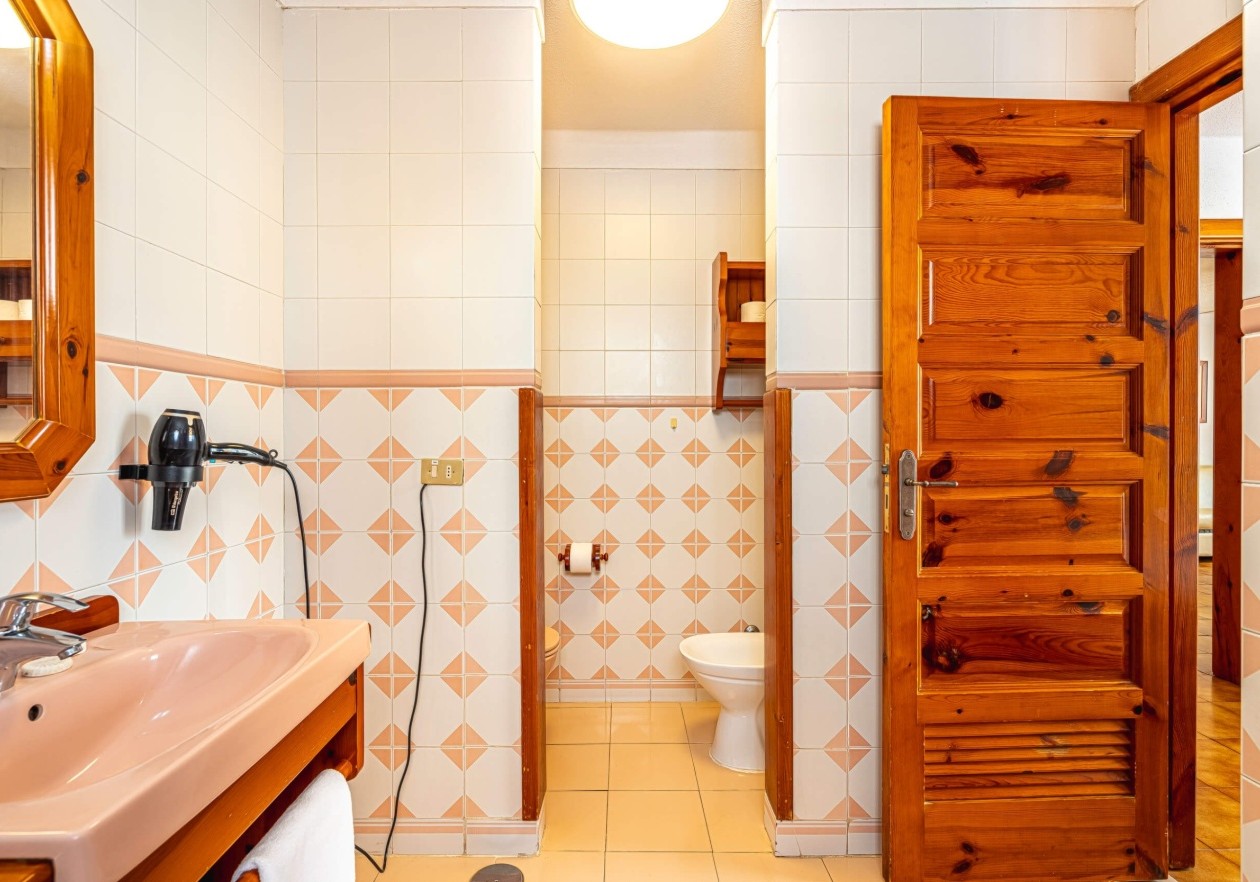 Encantador apartamento en esquina con amplia terraza en Parque Santiago 3