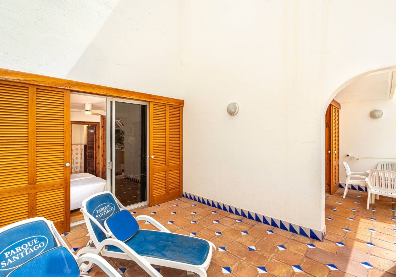 Encantador apartamento en esquina con amplia terraza en Parque Santiago 3