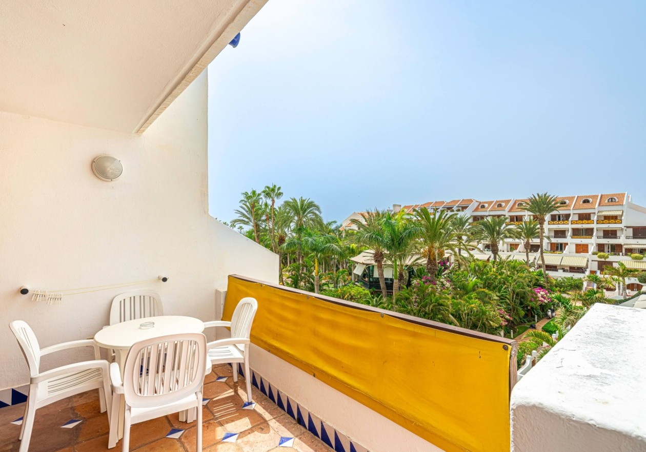 Encantador apartamento en esquina con amplia terraza en Parque Santiago 3