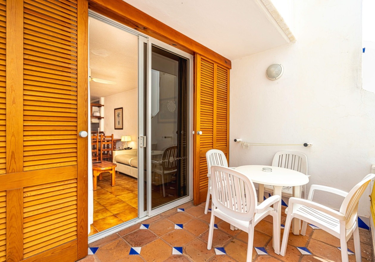 Encantador apartamento en esquina con amplia terraza en Parque Santiago 3