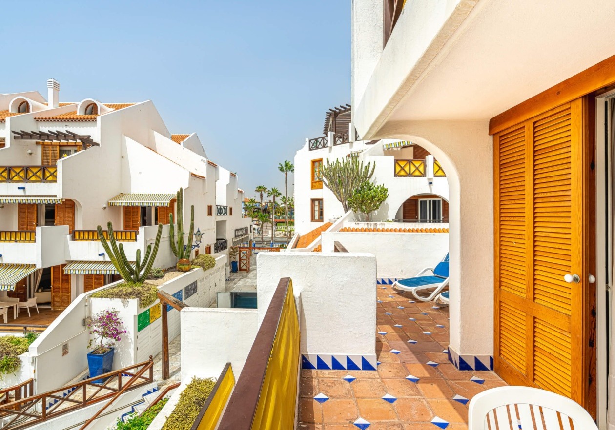 Encantador apartamento en esquina con amplia terraza en Parque Santiago 3