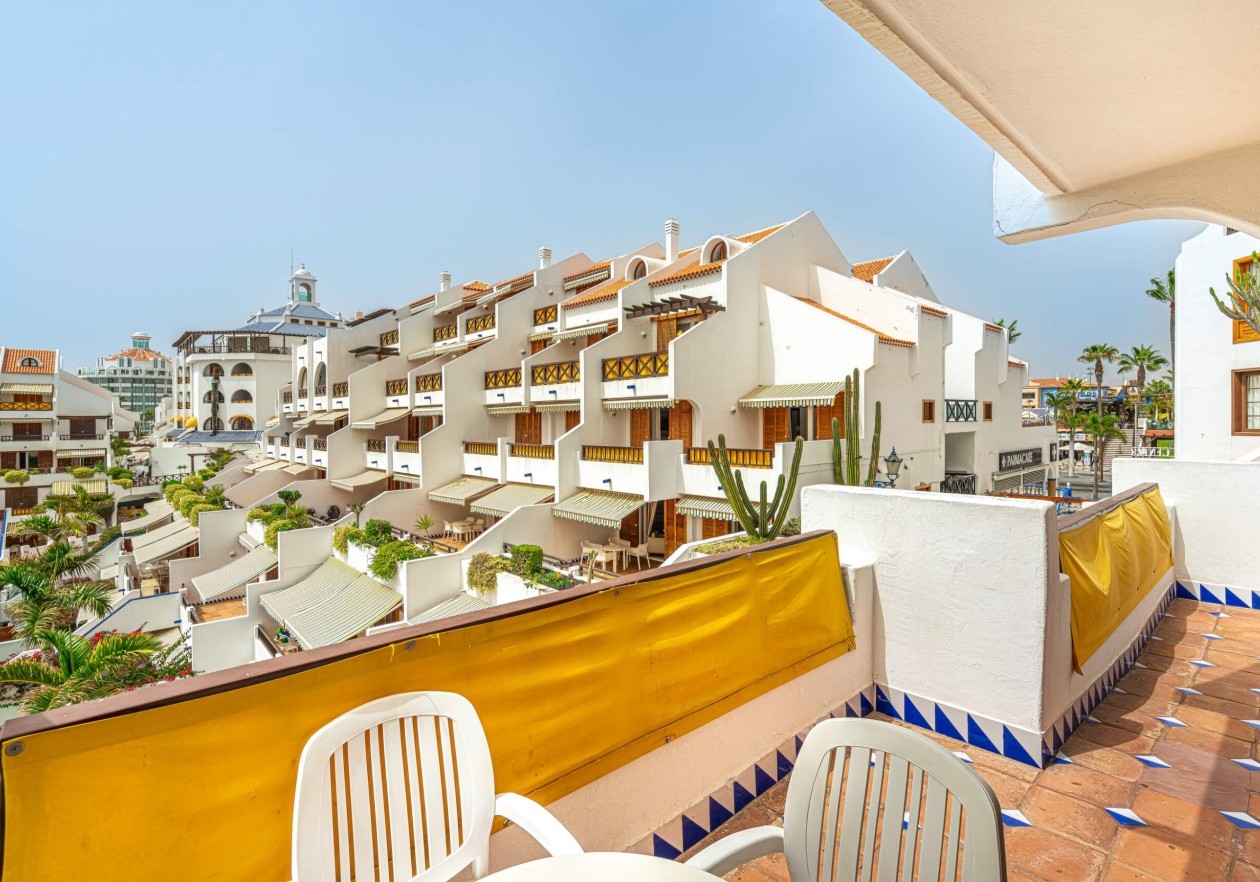 Encantador apartamento en esquina con amplia terraza en Parque Santiago 3
