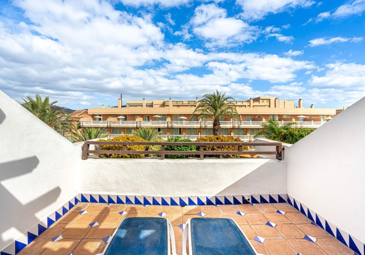 Dúplex de 1 dormitorio en Parque Santiago 3 – Vistas laterales al mar y montaña