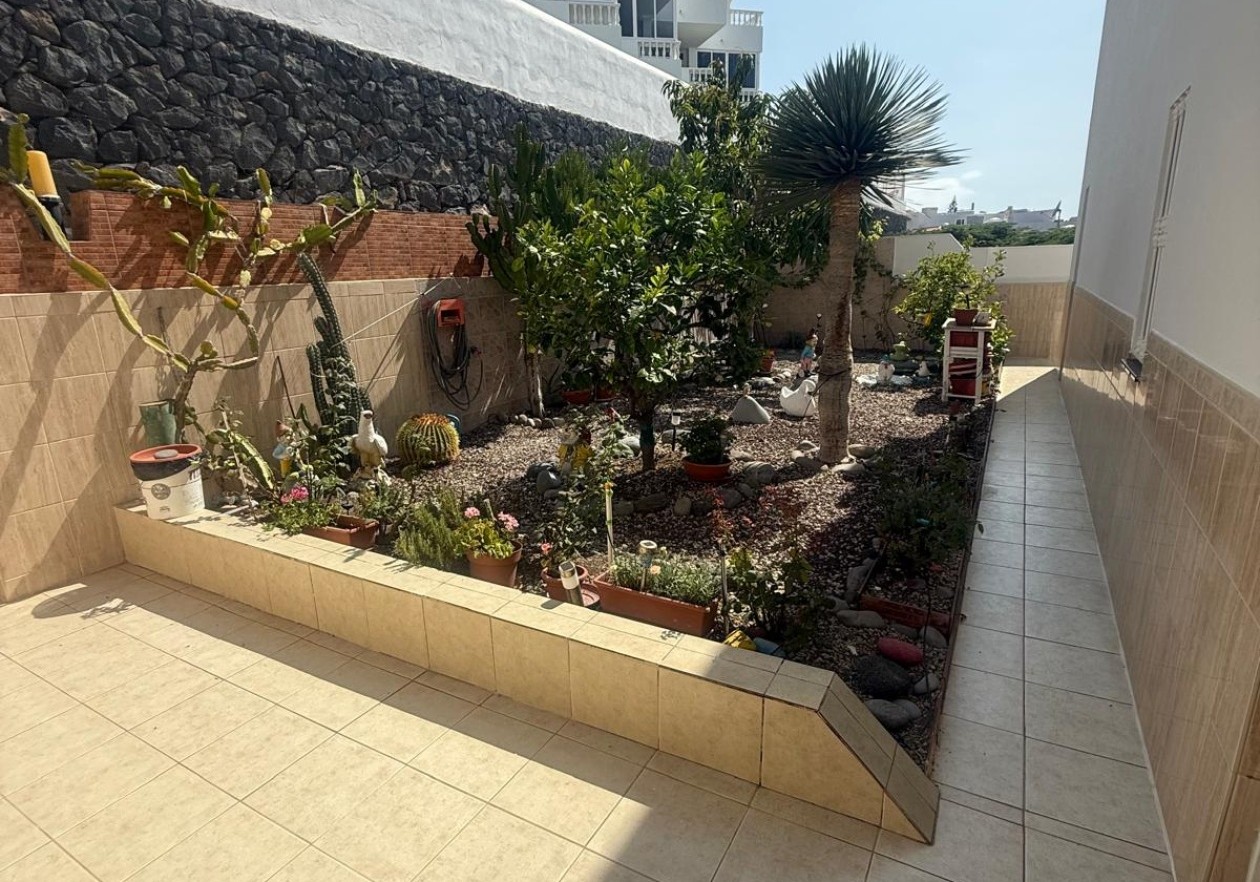 Townhouse with Sea Views in Roque del Conde