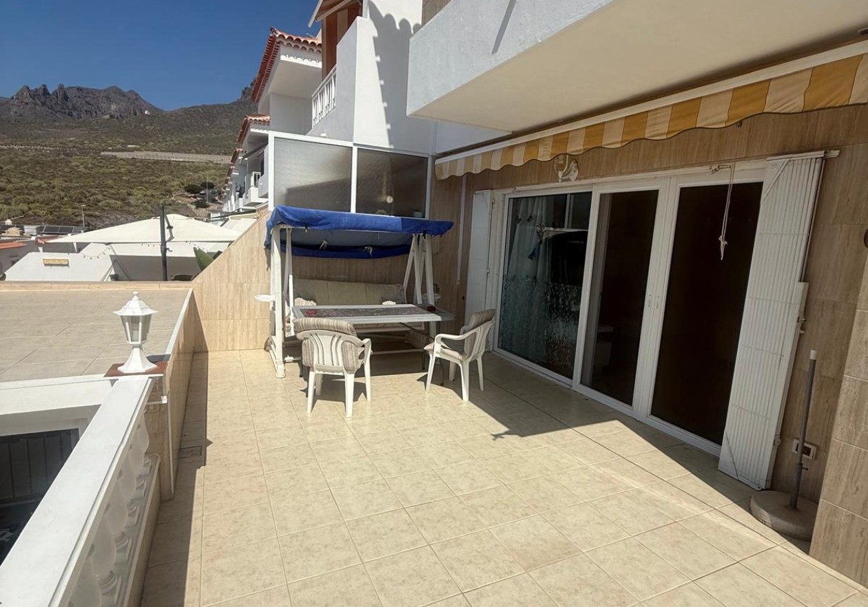 Townhouse with Sea Views in Roque del Conde