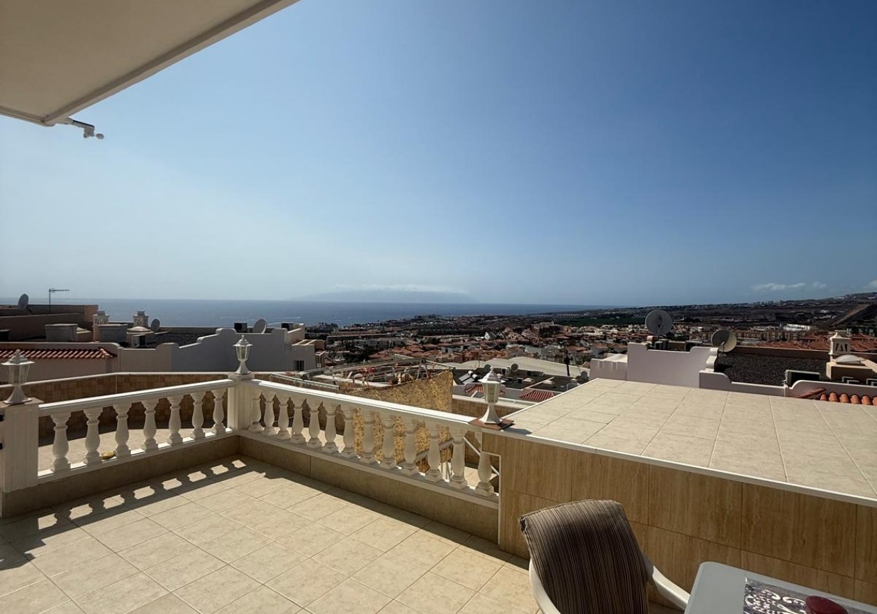 Townhouse with Sea Views in Roque del Conde