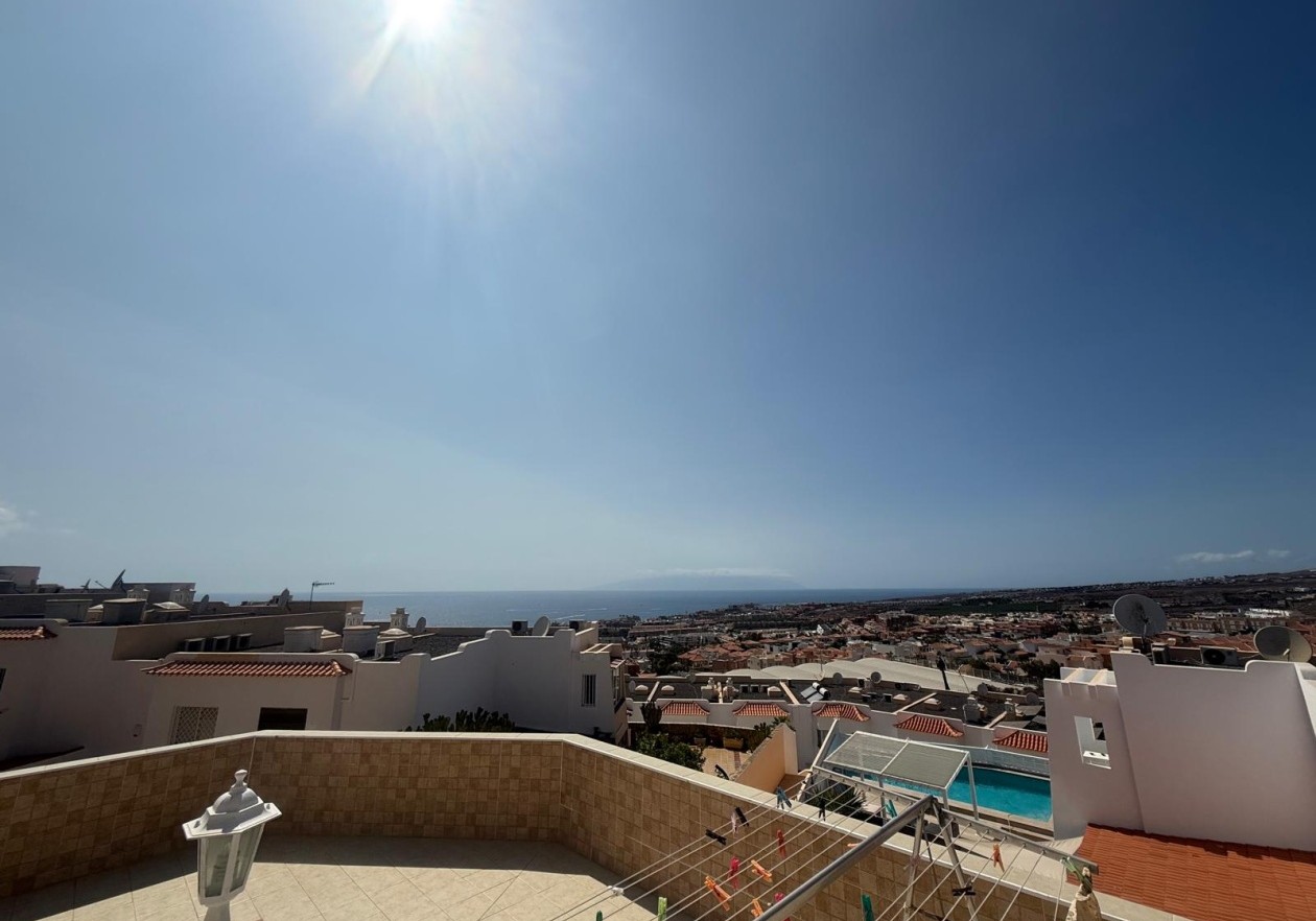 Townhouse with Sea Views in Roque del Conde