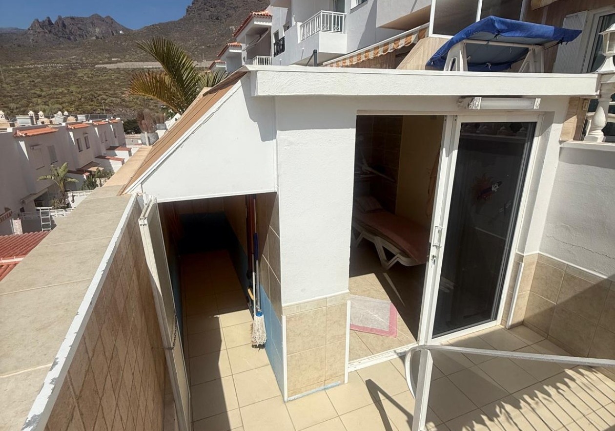 Townhouse with Sea Views in Roque del Conde