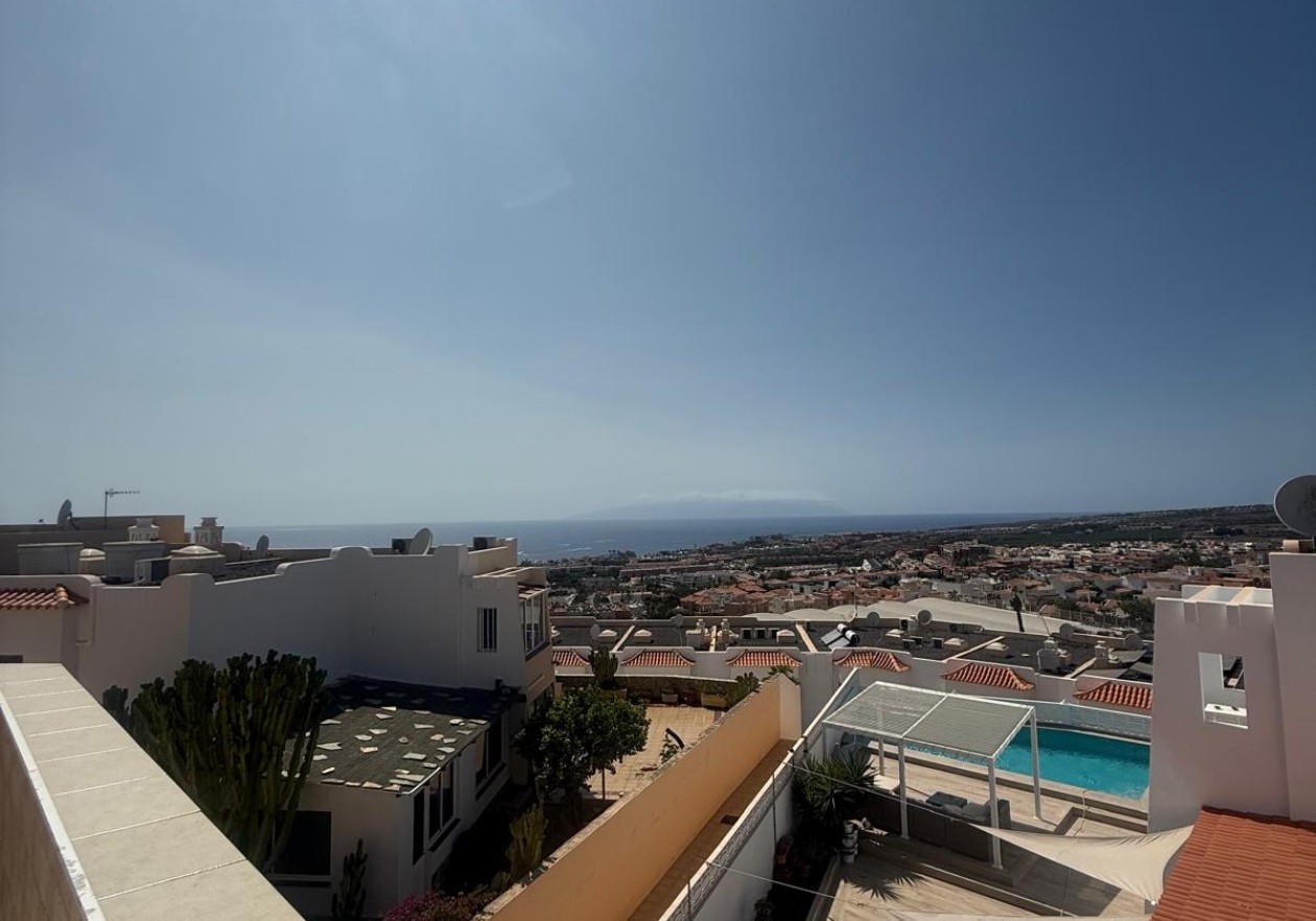 Townhouse with Sea Views in Roque del Conde
