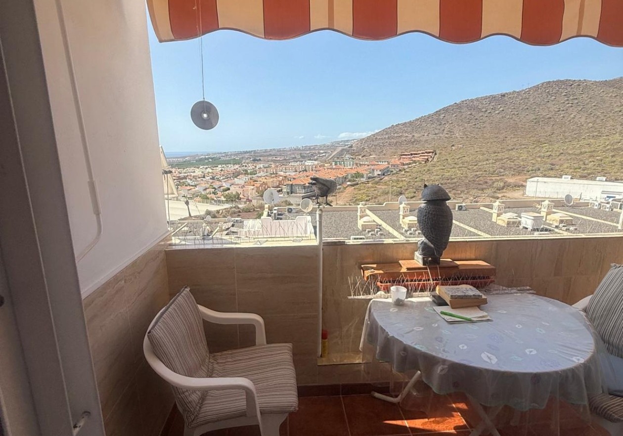 Townhouse with Sea Views in Roque del Conde