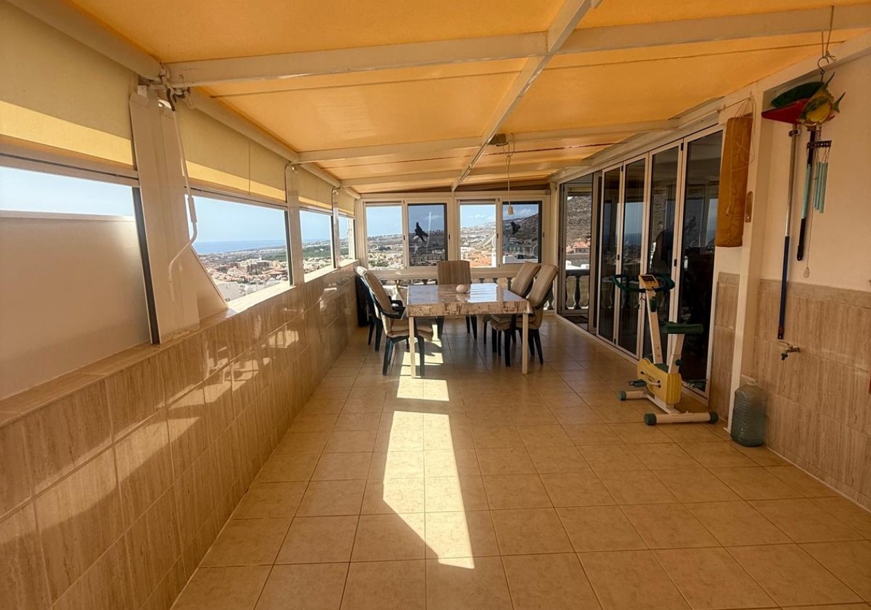 Townhouse with Sea Views in Roque del Conde