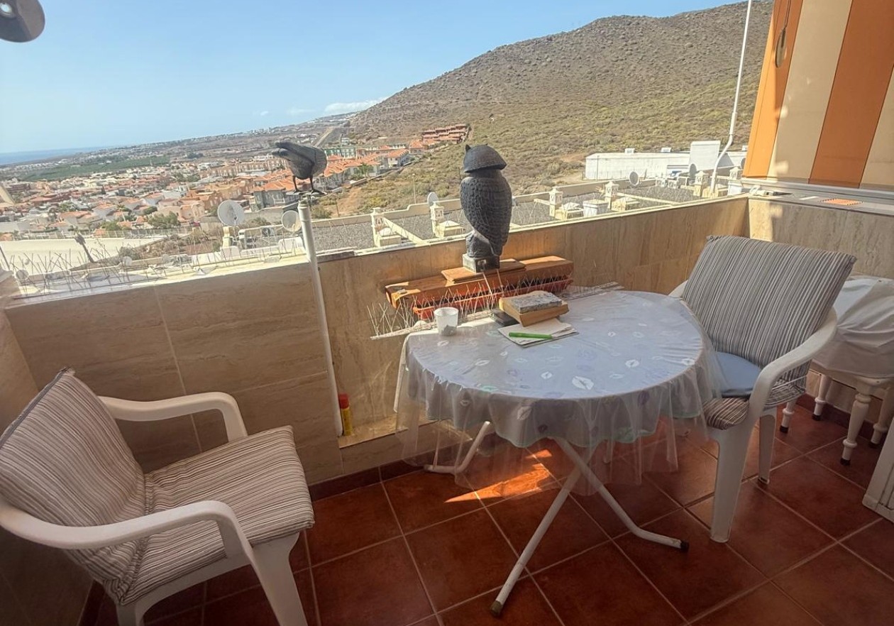 Townhouse with Sea Views in Roque del Conde