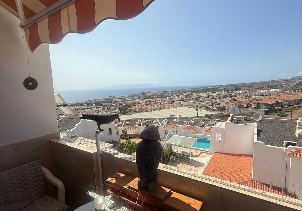 Townhouse with Sea Views in Roque del Conde