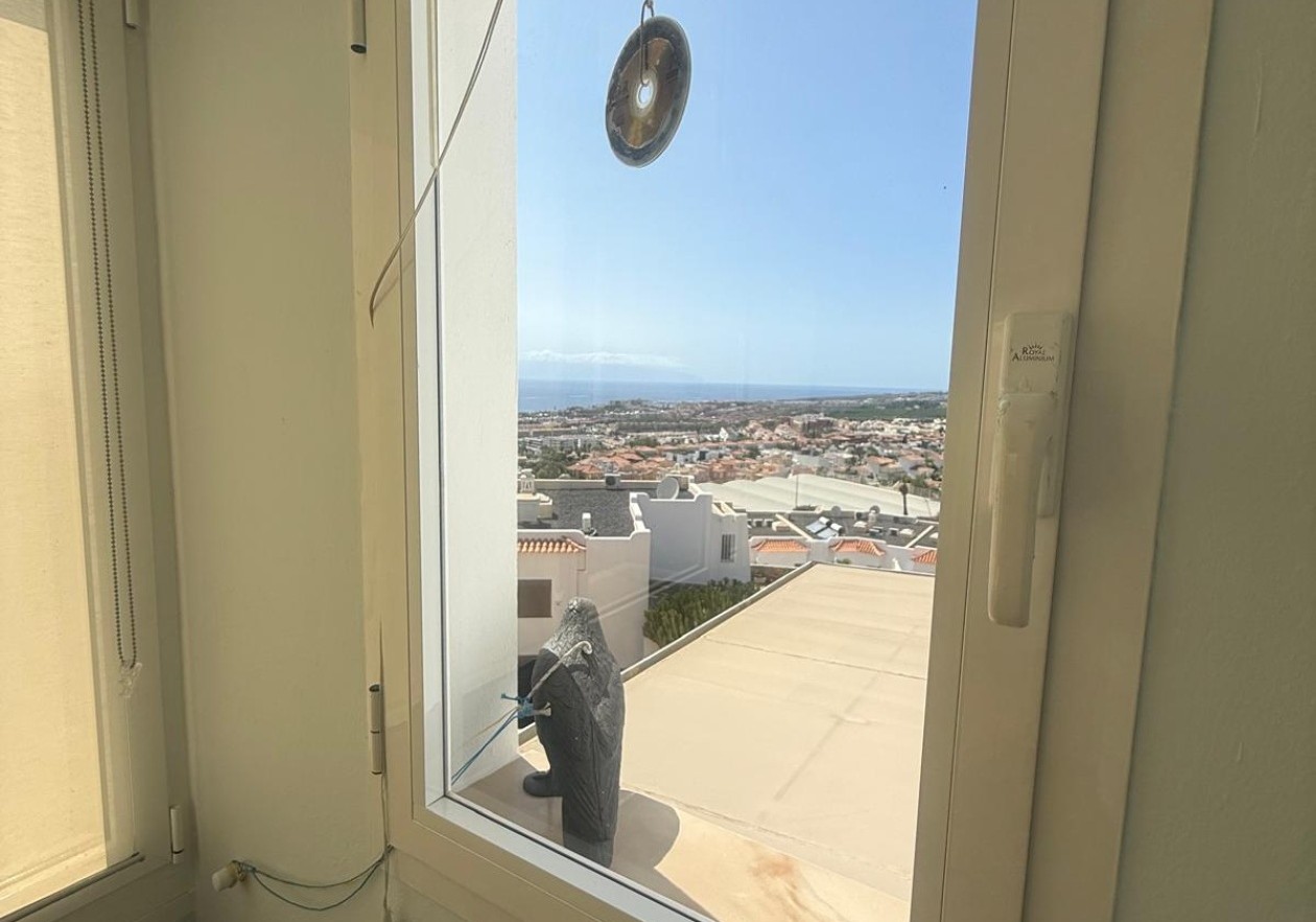 Townhouse with Sea Views in Roque del Conde