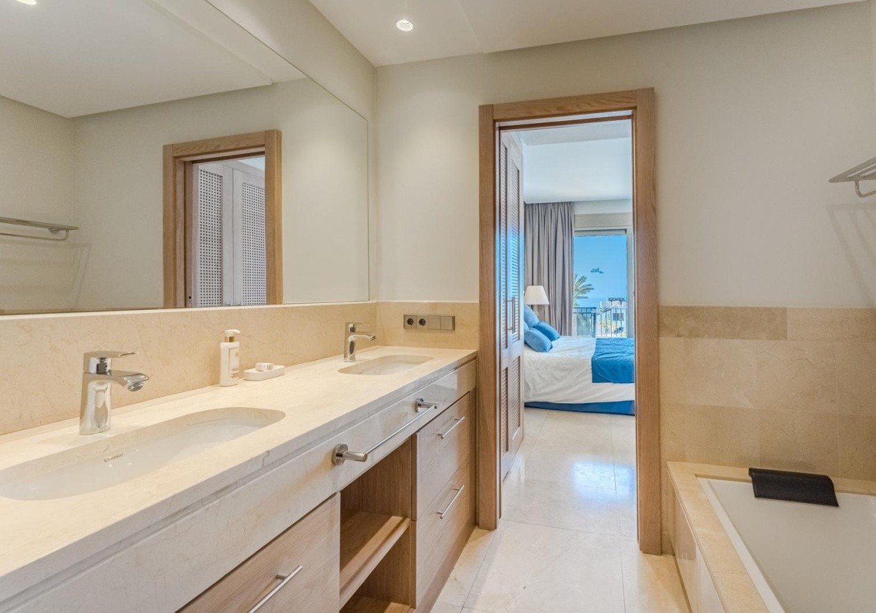 Extraordinary 2-bedroom apartment in Las Terrazas de Abama – Guía de Isora