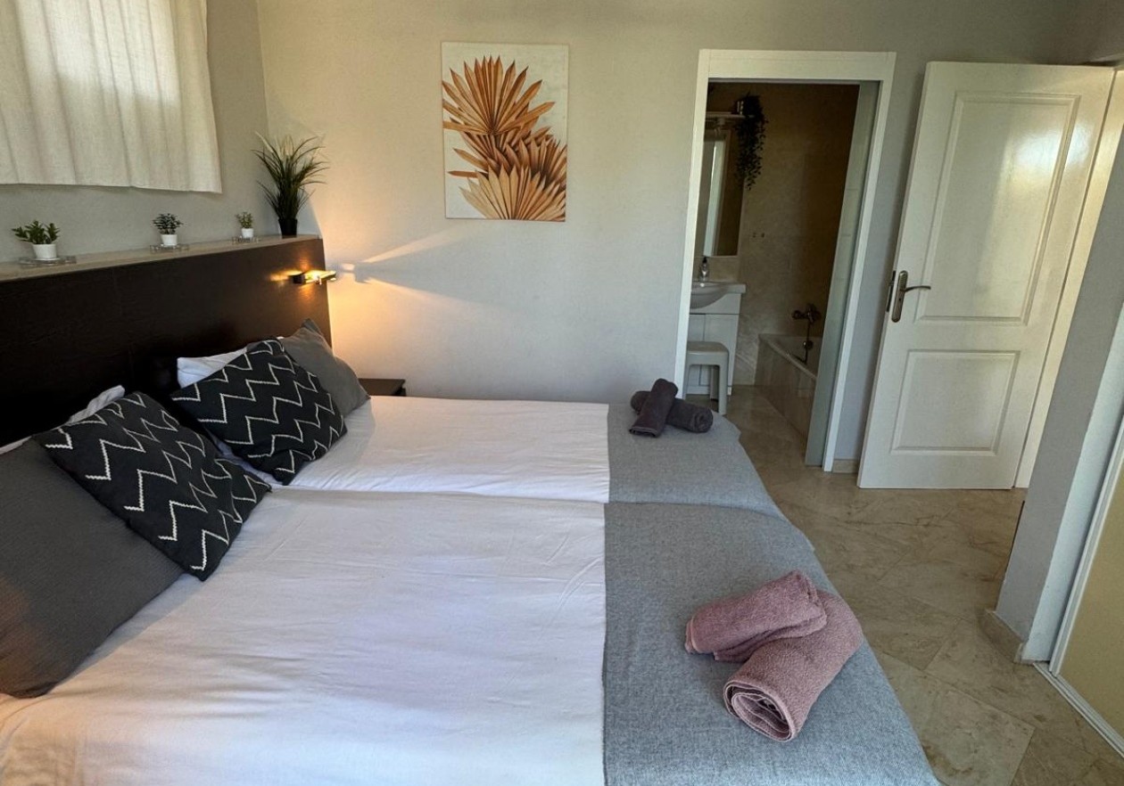 2-bedroom flat with large terrace in Parque Santiago IV