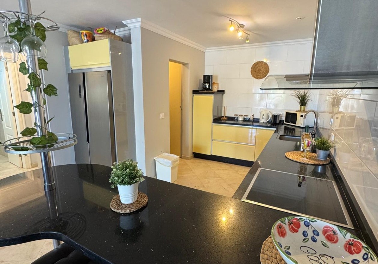 2-bedroom flat with large terrace in Parque Santiago IV