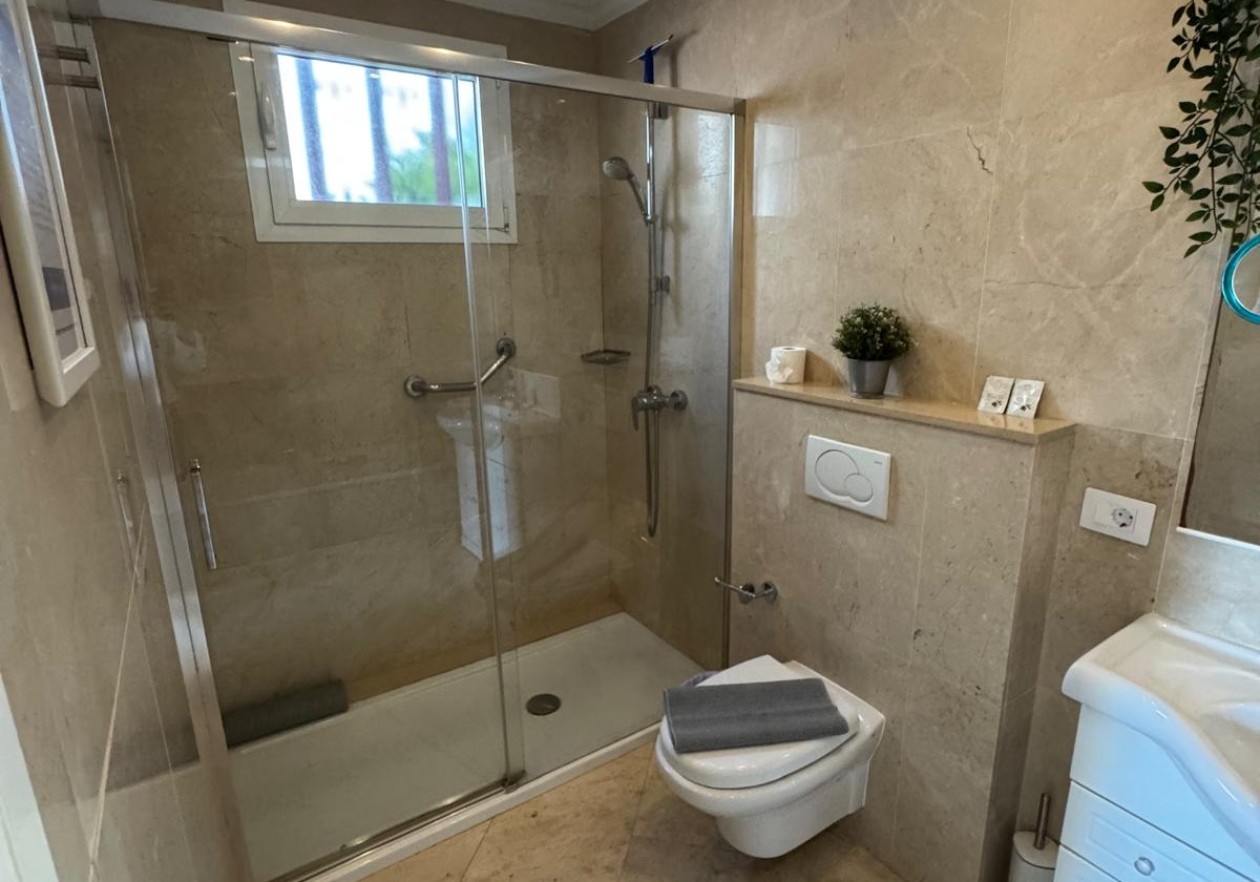 2-bedroom flat with large terrace in Parque Santiago IV