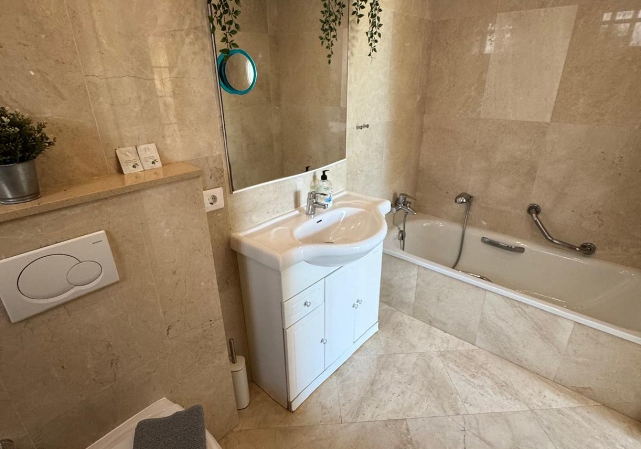 2-bedroom flat with large terrace in Parque Santiago IV