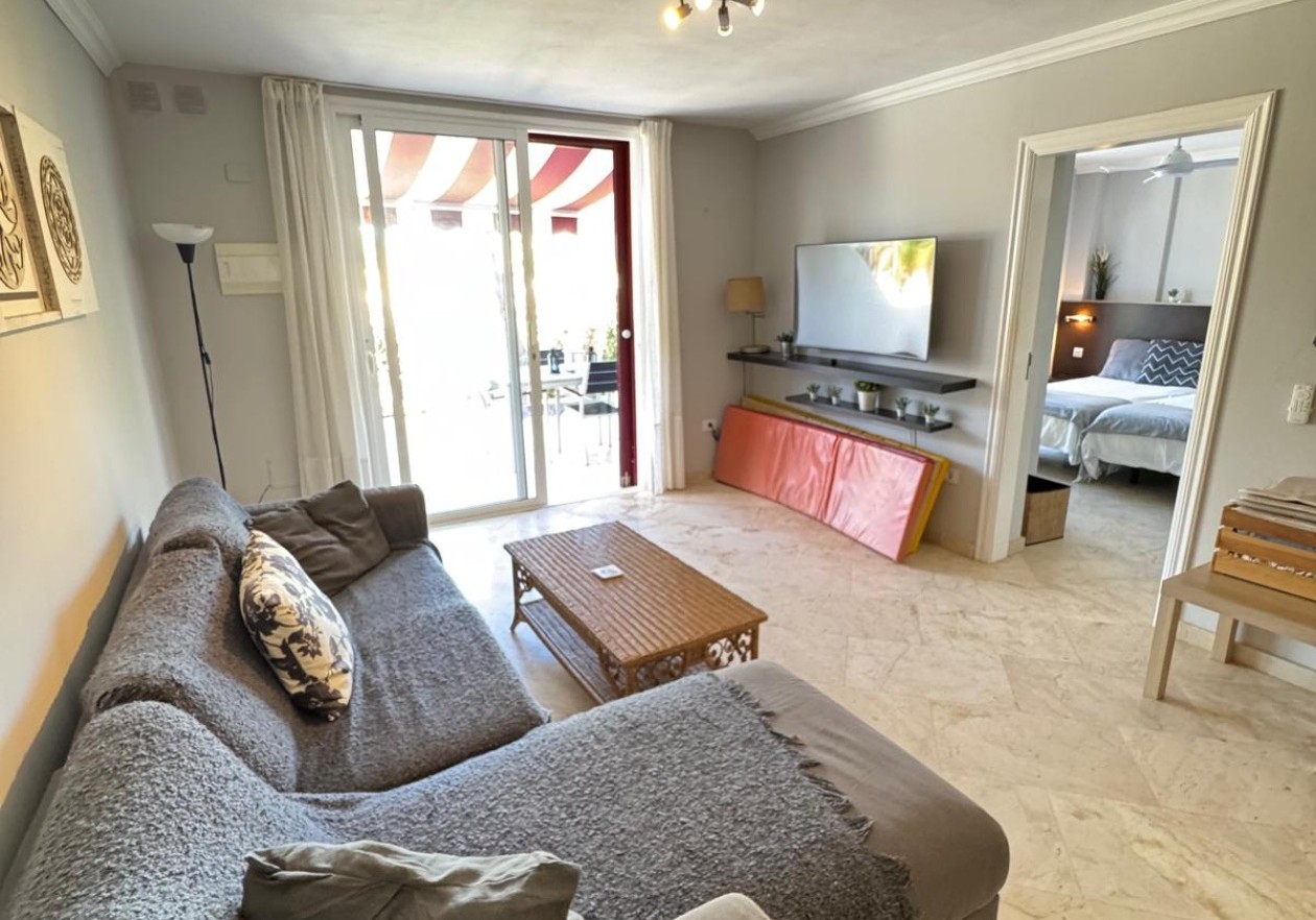 2-bedroom flat with large terrace in Parque Santiago IV