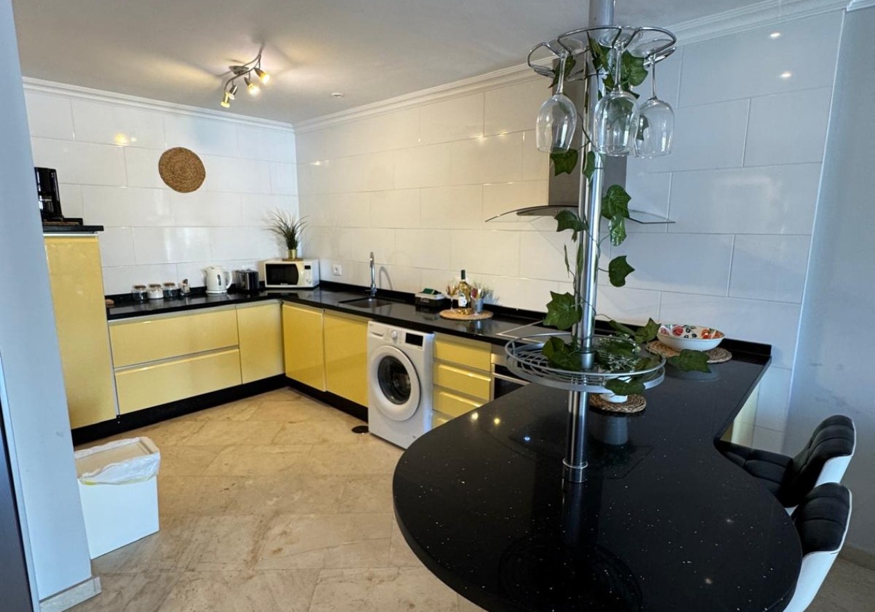 2-bedroom flat with large terrace in Parque Santiago IV