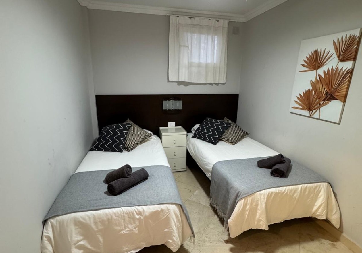 2-bedroom flat with large terrace in Parque Santiago IV