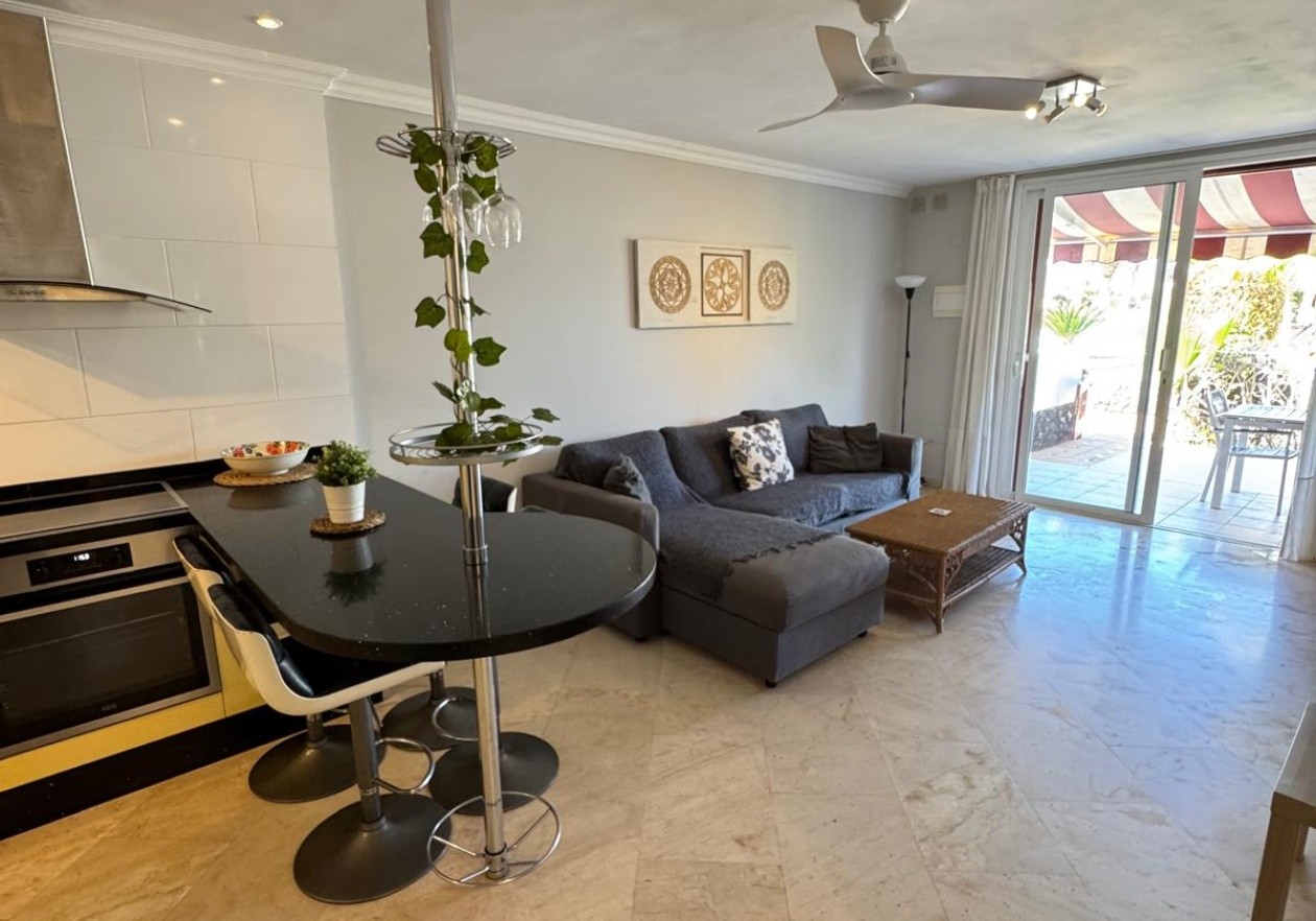 2-bedroom flat with large terrace in Parque Santiago IV