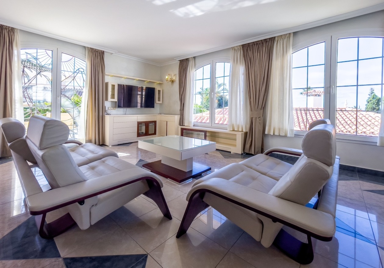 Lujosa villa en el complejo Parque la Duquesa - Bahía del Duque